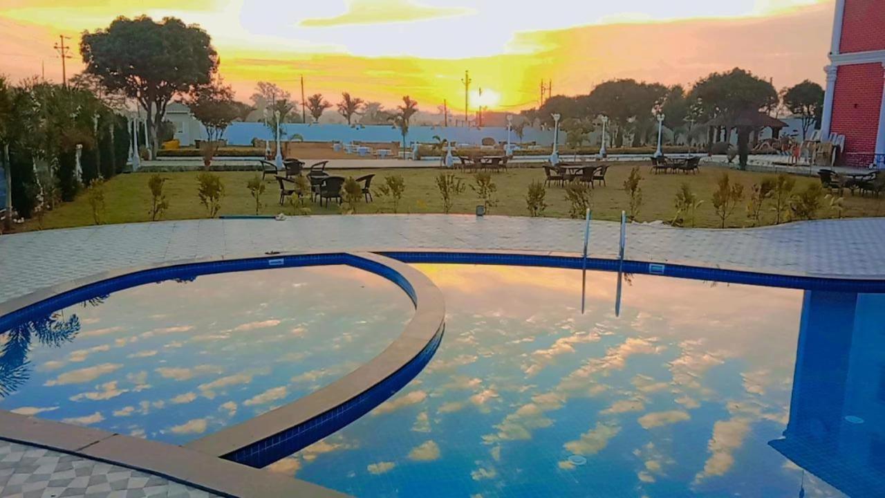 The Kamoda Resort Ambikapur Esterno foto